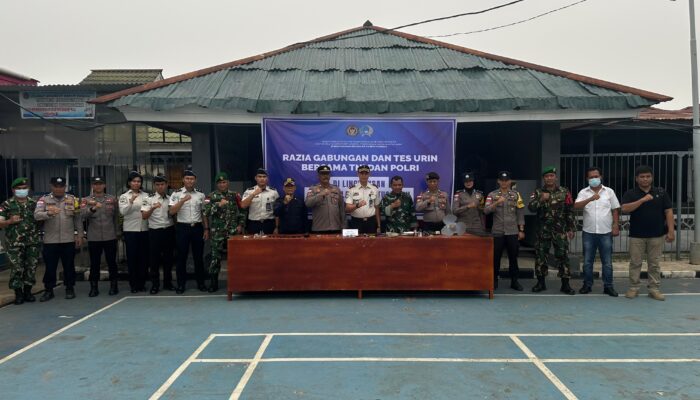 Razia Gabungan di Rutan Putussibau: Sinergi dengan APH, TNI – Polri Sisir Kamar Napi