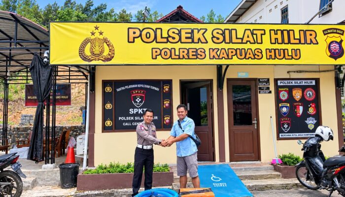 PT PMS Turun Tangan! Perusahaan Serahkan Sarpras Pemadam ke Polsek Silat Hilir