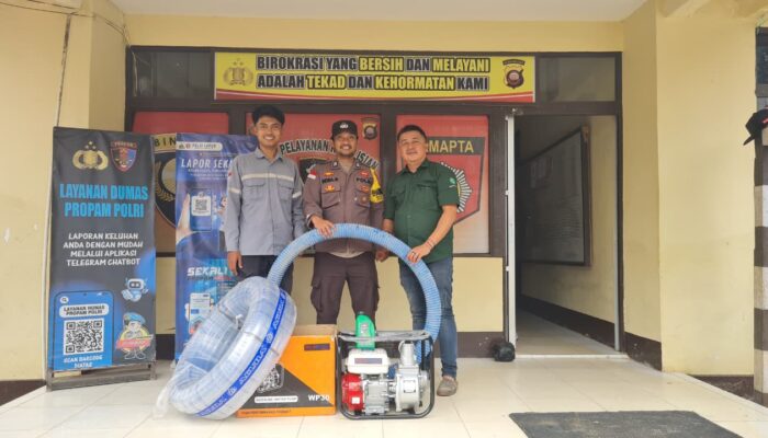 Turun Tangan Lawan Asap, PT AMS Hibahkan Peralatan Damkar untuk Polsek Semitau