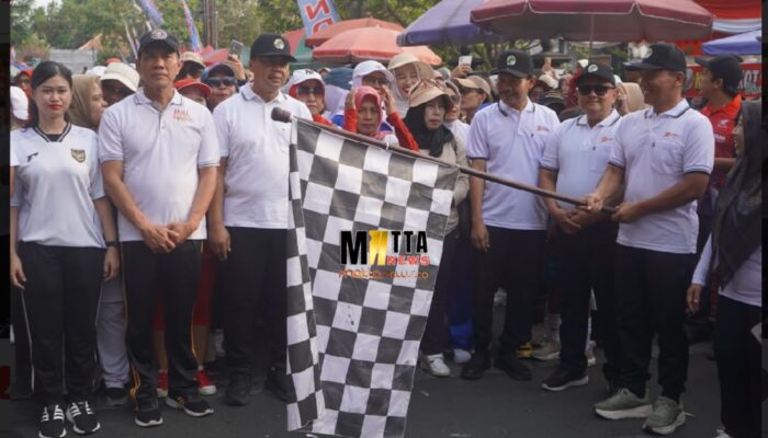 Semarak Puncak Hari Koperasi ke-79, Ribuan Warga Tulungagung Padati Alun-alun dan Ikuti Jalan Sehat