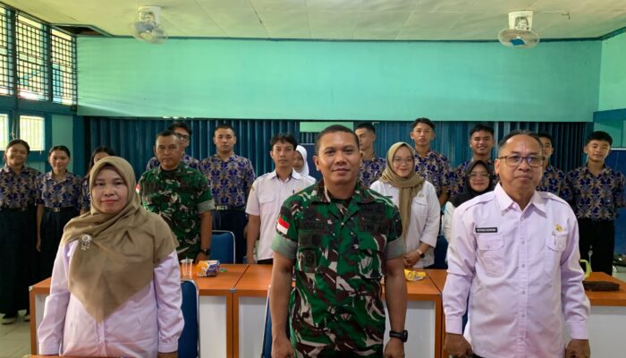 Di Ujung Kapuas Hulu: Dandim dan Pelajar Putussibau Disatukan Layar KKRI