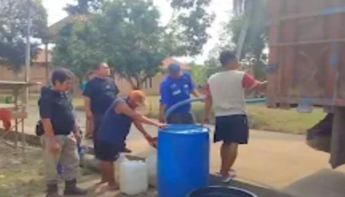 Kemarau Panjang Bikin Warga Trans Sukamaju Kekeringan, PT. BGP Indonesia Datang Berikan Air Bersih
