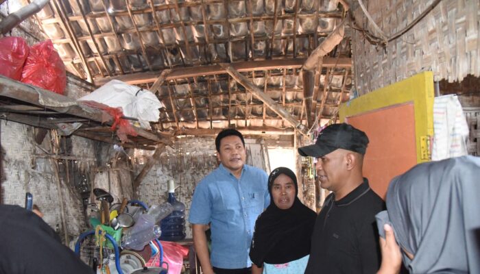 Bupati Subandi Blusukan ke Jabon, Salurkan Kursi Roda dan Bantuan Renovasi Dua RTLH 