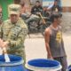Dandim 1803/Fakfak Turun Langsung Salurkan Bantuan Air Besih ke Fasilitas Publik dan Warga