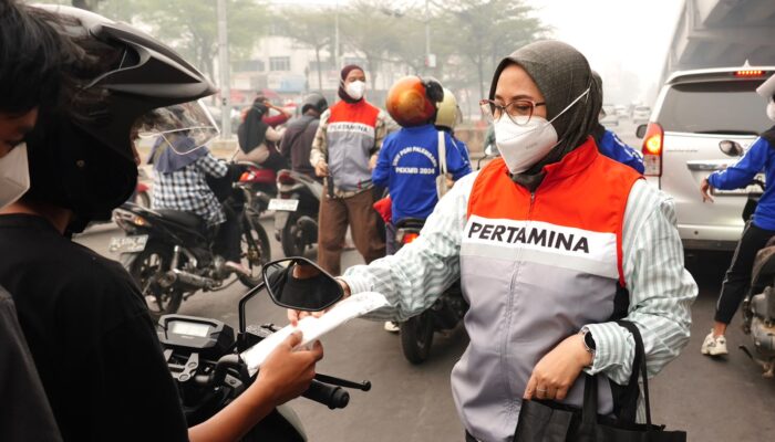 Pertamina Peduli, 10.000 Masker Dibagikan kepada Masyarakat Terdampak Kabut Asap di Palembang