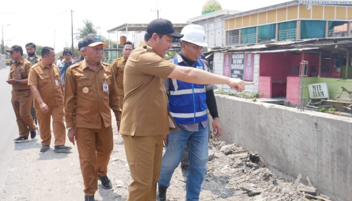 Bupati Subandi Desak Betonisasi Jalan Gedangan-Betro Dipercepat