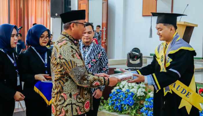 Sekda Ciamis Tekankan Integritas dan Pengabdian, 235 Wisudawan STIKes Muhammadiyah Siap Mengabdi