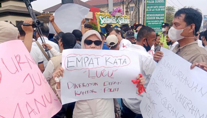 Koalisi Pers Sumsel Geruduk Mapolda, Desak Kapolda Copot Dirintelkam