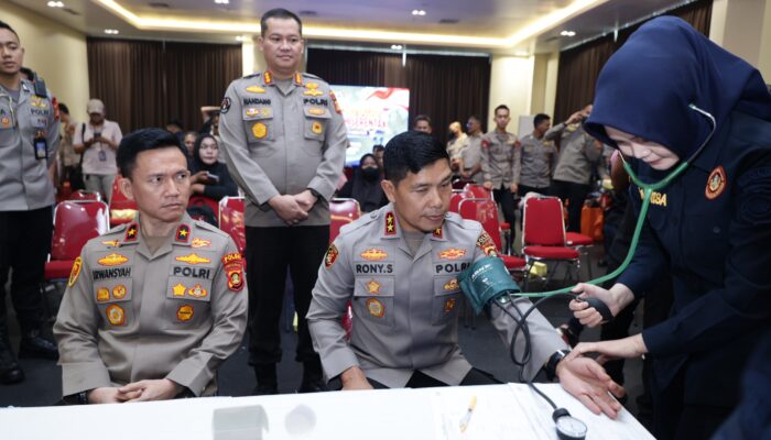 Perkuat Sinergi Polri dan Pers, Kapolda Sumsel dan Wartawan Donor Darah Bareng