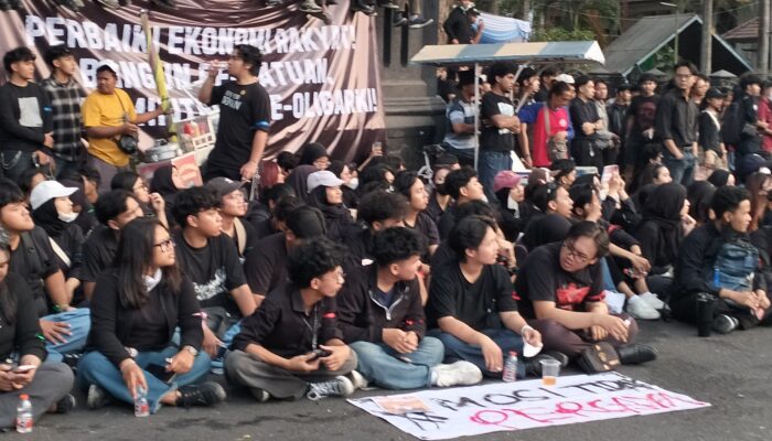 Ribuan Mahasiswa Malang Gelar Aksi, Desak Pemerintah Berpihak kepada Rakyat