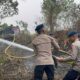 Satbrimob Polda Jambi Padamkan Kebakaran Lahan di Merangin, 15 Personel Dikerahkan