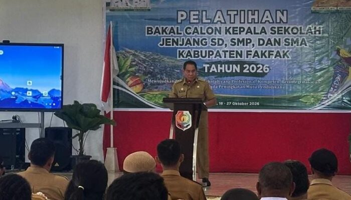 Bupati Fakfak Tutup Diklat Calon Kepala Sekolah, Tekankan Kepemimpinan dan Integritas