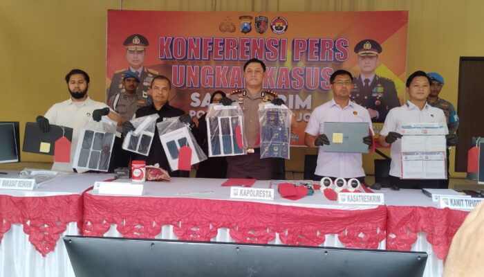 Polresta Sidoarjo Amankan 8 WNA Vietnam Terlibat Dugaan Penipuan Online yang Menyamar Jadi Petugas Registrasi