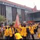 Bawa Kartu Merah, Ribuan Mahasiswa Unsri Tagih Keseriusan Herman Deru Tangani Karhutla